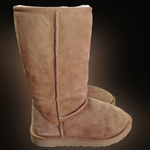 Like new - UGGs Classic II Tall Boots - Picture 3 of 6